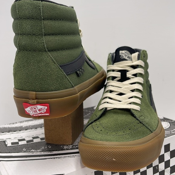 Vans WMNS Skate Sk8-Hi Green/Gum
VN0A5FCC17P
Sneakersers - Picture 8 of 16